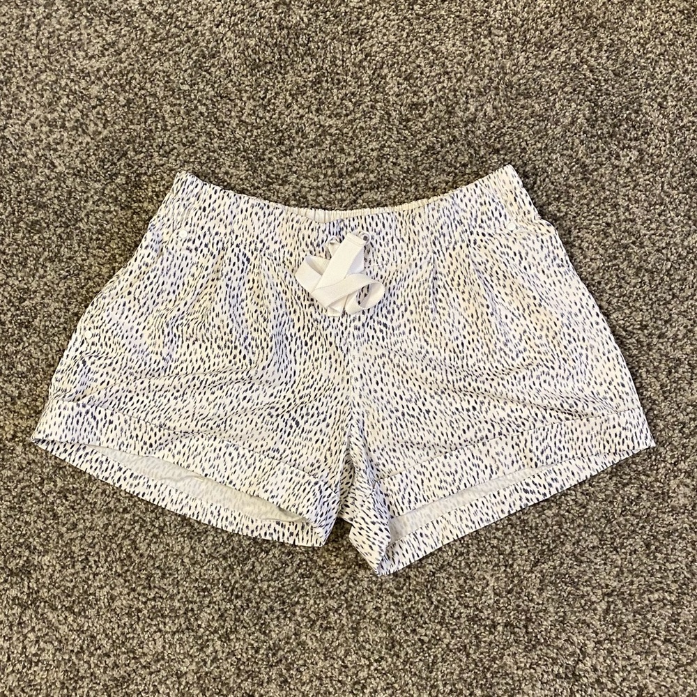 Lululemon spring break away shorts Sz 8